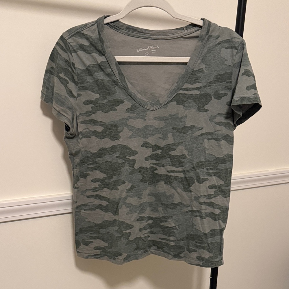 Universal Thread Green Camo V-Neck Tee